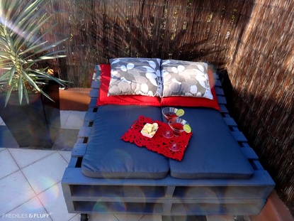 How to Build a Pallet Day Bed in 4 Easy Steps
